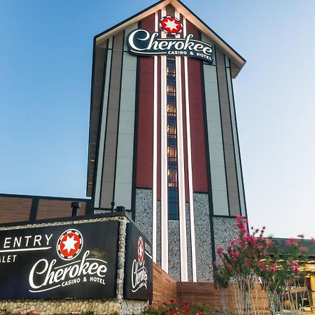 Cherokee Casino Hotel Roland Exteriör bild
