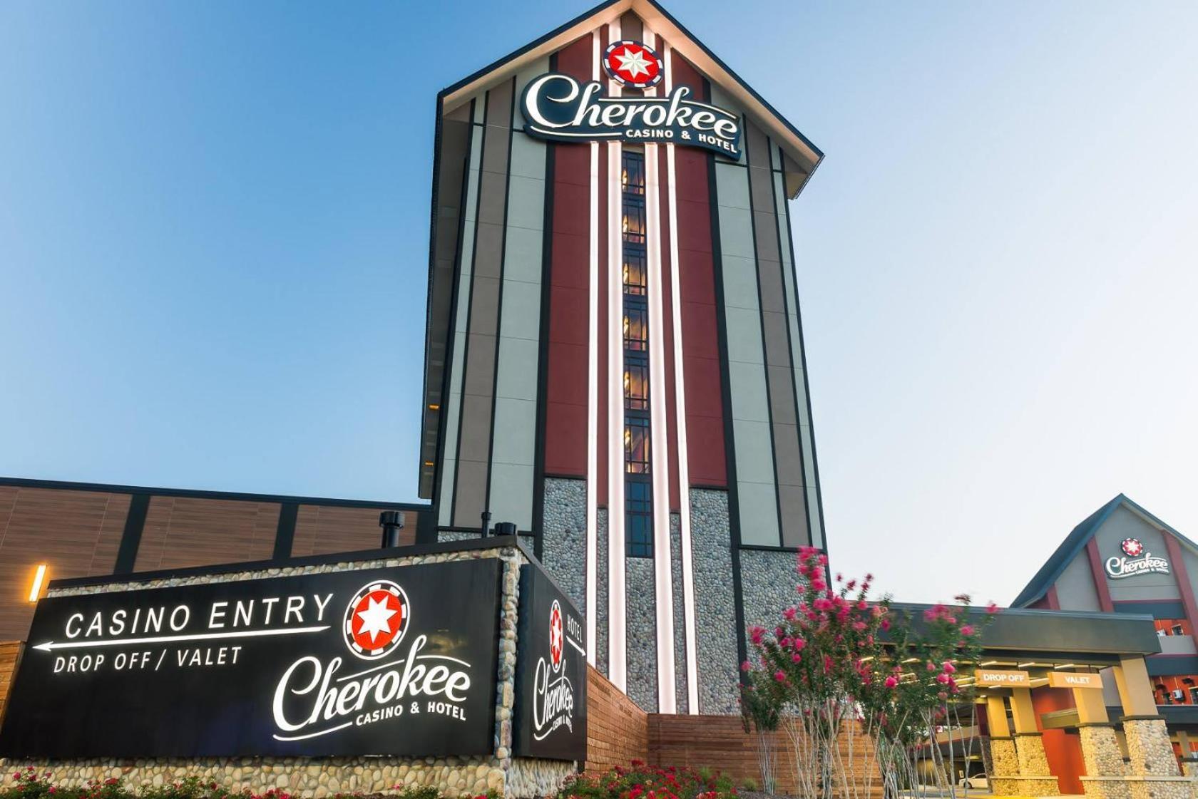 Cherokee Casino Hotel Roland Exteriör bild
