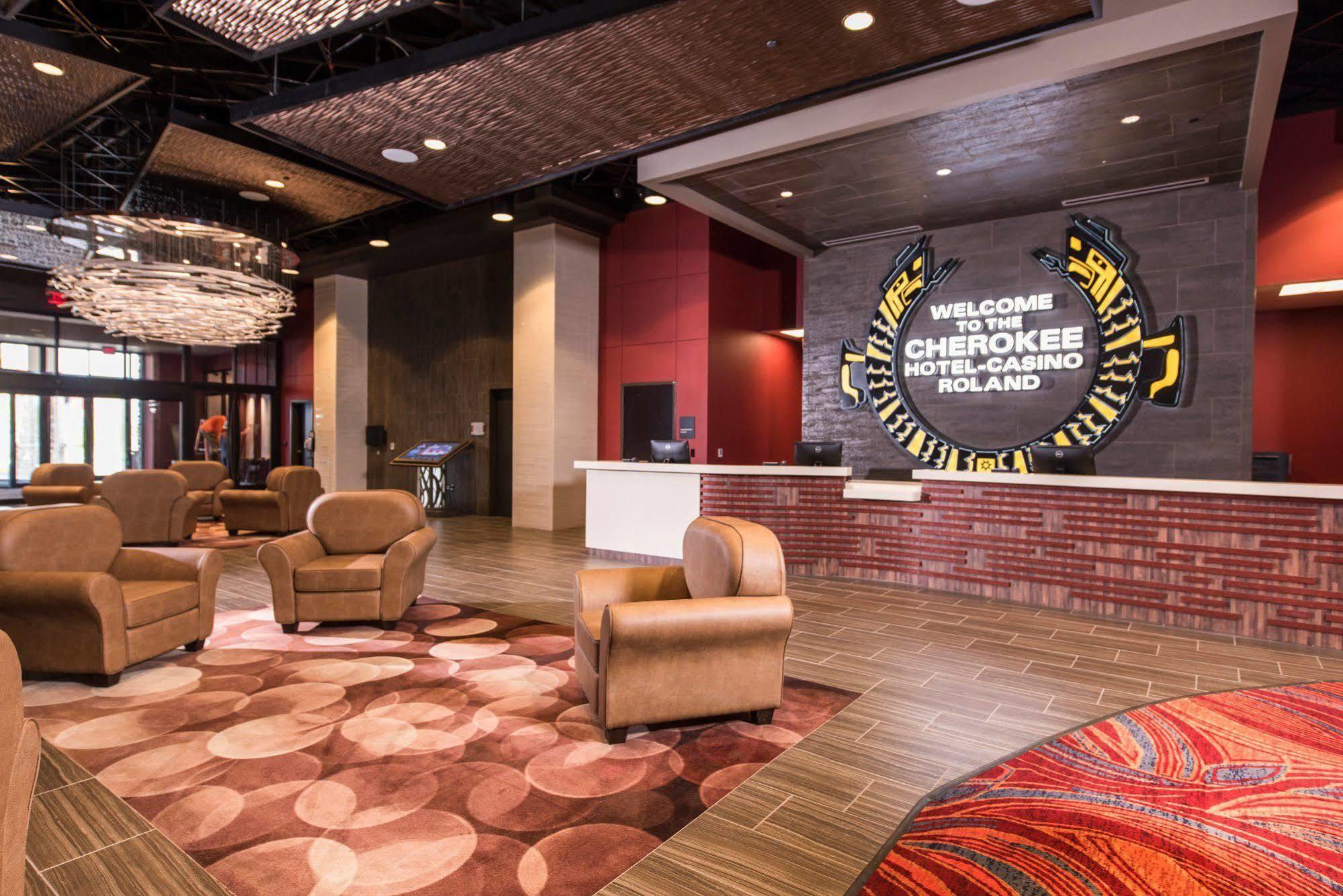Cherokee Casino Hotel Roland Exteriör bild